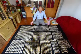 青岛表匠60多年收藏1600多块钟表 希望捐赠给博物馆图片