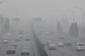 空气重度污染时，县级以上政府可对汽车限行图片