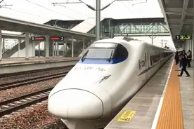 南通开往南京的动车 D5508次进宁启铁路海安县站停车视频封面
