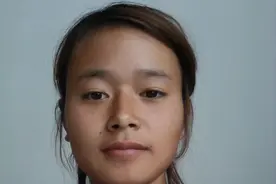 “希望大家帮帮我，我太想回家，回亲生父母身边看看。”图片