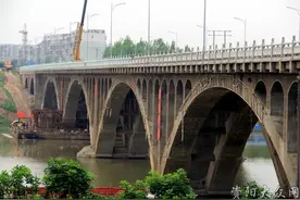 小编打探资阳沱一桥施工现场，预计6月完工图片