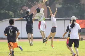 原来你家盘子不仅可以用来盛菜，还可以锻炼身体！图片