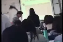老师请冷静！ 上课时这样发脾气，真不妥？图片