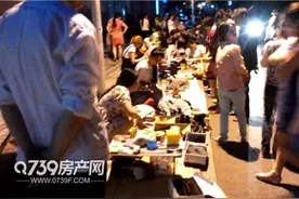 邵阳学院毕业季跳蚤市场印象：全是美女学生在摆摊！图片