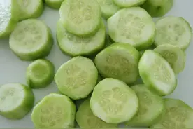 小黄瓜柠檬水，夏日开胃冷饮图片