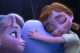 冰雪奇缘里《你想不想堆雪人》一首歌曲生动描绘两个公主的成长！图片