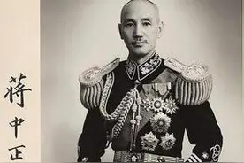 他是《大公报》社长，蒋介石的幕僚长，是他提议毛主席到重庆谈判图片