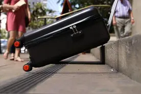 哦买嘎！行李箱也可以爬楼梯了！图片