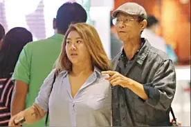 69岁郑少秋和29岁女儿郑欣宜近照图片