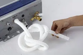 燃气热水器，如果选择冷凝式的，冷凝水的排水问题应如何解决？图片