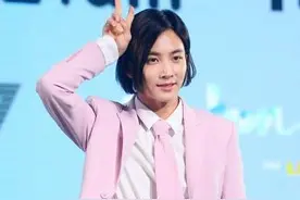 韩娱：SEVENTEEN净汉完胜 成「最让人想剪短发的偶像」图片