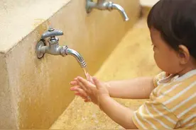 生水、桶装水、隔夜水能不能喝？ 营养师为你解答关于饮水安全的图片