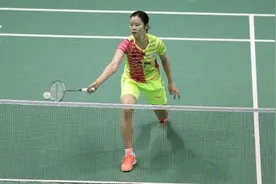 霸气！决胜局两次将对手打跪，李雪芮捍卫国羽尊严！图片