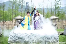 Ella薛之谦搞怪体操遭老公赖斯翔吃醋，确定不用跪搓衣板吗？图片