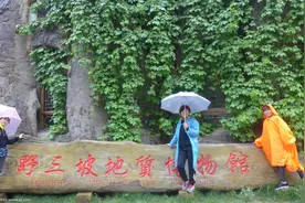 攀7000多米的台阶险峻栈道，观华北龙首赏狼牙山图片