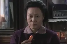 恶婆婆偏心对待两个儿媳，区别对待让人无语，吃的都不一样视频封面