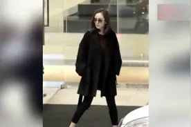 杨幂素颜出街被抓拍，低头行走不愿见人，卸了妆刘恺威都认不出来视频封面