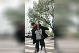 一米五和一米九的爱情，看完不许说卧槽！视频封面