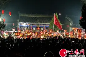 凤翔排灯会吸引上万群众前来观看图片