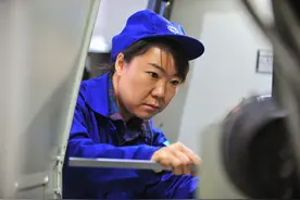 （新时代奋斗者·图文互动）（1）“80后”女车工赵晶：奋斗的青春最美丽图片