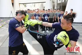 职业拳手当教官 三亚公安格斗特训营开营图片