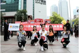 “313网红舞”惊现贵阳潮聚地 引人围观能量爆棚图片