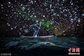 去北极圈冲浪！享受飘雪和极光双重浪漫图片