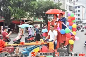 “铁牛”变婚车，福绵小伙迎娶内蒙新娘图片