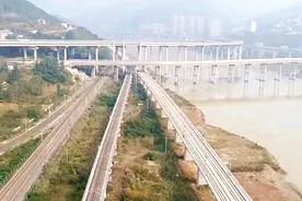 西安至武汉修建的350时速高铁明年建成通车，途经的城市要发达了视频封面