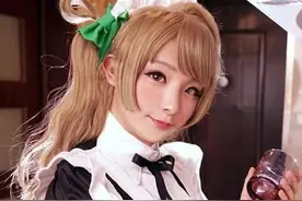 00后男生直播化妆!妆后居然这么美! 直播化妆爆红曾获赞330万图片