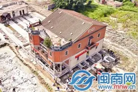 晋江60年洋楼平移25米花费近百万 为陈埭鞋都片区改造让路图片