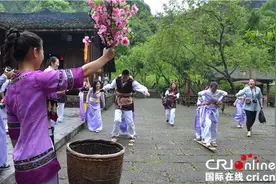 重庆桃花源景区大玩cosplay 情景体验成新玩法图片