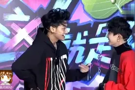 黄子韬易烊千玺爆笑互动cut合集：送饺子、吃饺子、说我爱你视频封面
