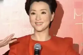 49岁杨澜和老公及儿女近照，俩子女更像妈妈，富豪老公被骂 ?视频封面