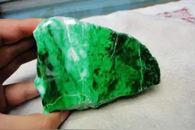 赌石，帝王绿原石切涨全过程，最后发生这样一幕令全场沸腾！视频封面