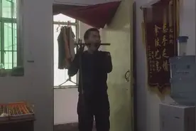 盲人笛子版《扬鞭催马运粮忙》，高手在民间！图片