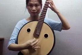 总说毕业遥遥无期，转眼就各奔东西，请欣赏《同桌的你》中阮版图片