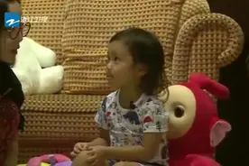 贾乃亮 李小璐与甜馨一起跳舞 一家三口甜蜜恩爱视频封面