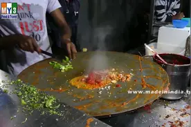 印度街头的炒饭，这样的小吃看完真心不饿了！图片
