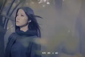 一曲《回忆里的那个人》让我知道爱一个人，会奋不顾身图片
