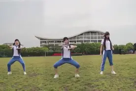 美女演绎第二套广播体操，右边一出来我就想笑视频封面