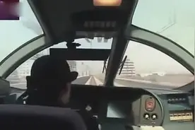 美女驾驶动车过程全纪录！图片