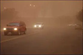 雾霾、风沙天气    该怎么清理车子上的浮土图片