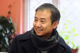 他演话剧出身，因炊事班故事里小毛而爆红 至今未婚，如今成这样图片