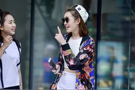街拍——快乐的闺蜜图片
