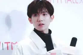 王源自曝如果给偶像打电话会提要求：亲我一口图片