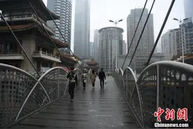 一楼是广场27楼还是广场 重庆再现“魔幻”建筑图片