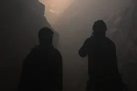 探险高手入神秘洞穴 4天3夜上演“地心历险记”图片