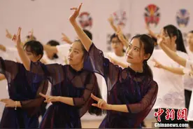 南京邮电大学戏曲广播操“唱念做打”上演全新style图片