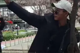 网友日本偶遇陈伟霆被主动搭讪合影！网友：这不是追星，是恋爱啊！图片